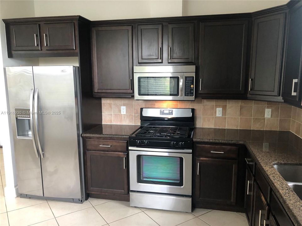 For Rent: $3,000 (2 beds, 2 baths, 1123 Square Feet)