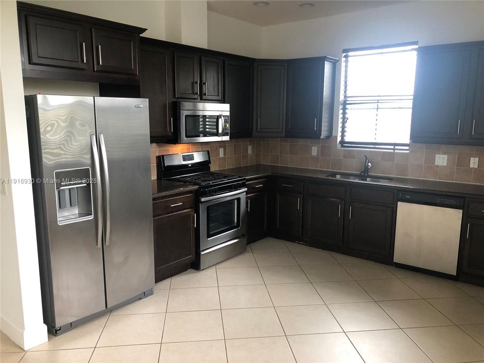 For Rent: $3,000 (2 beds, 2 baths, 1123 Square Feet)