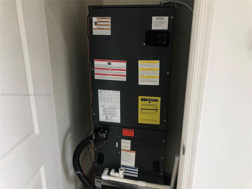 For Rent: $3,000 (2 beds, 2 baths, 1123 Square Feet)