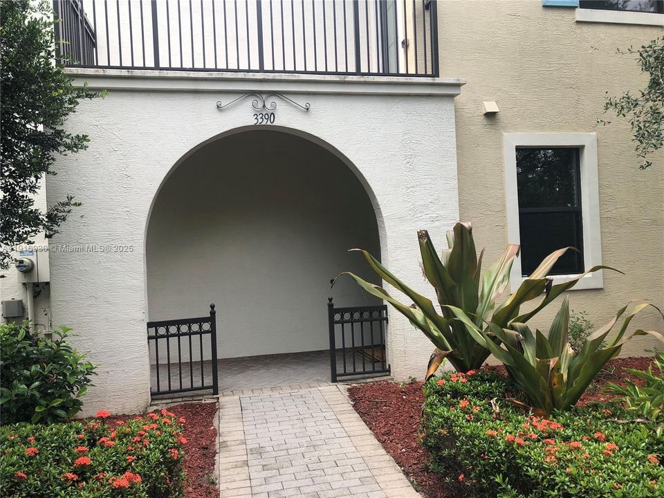 For Rent: $3,000 (2 beds, 2 baths, 1123 Square Feet)