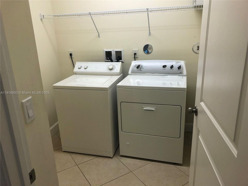 For Rent: $3,000 (2 beds, 2 baths, 1123 Square Feet)