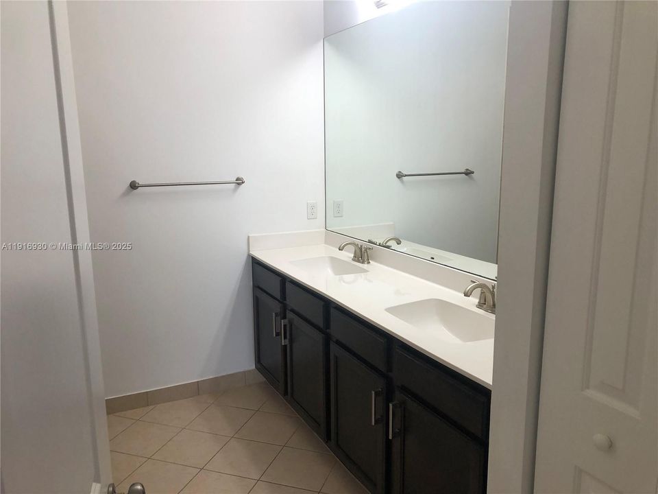 For Rent: $3,000 (2 beds, 2 baths, 1123 Square Feet)