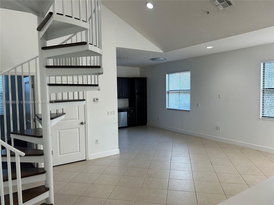 For Rent: $3,000 (2 beds, 2 baths, 1123 Square Feet)