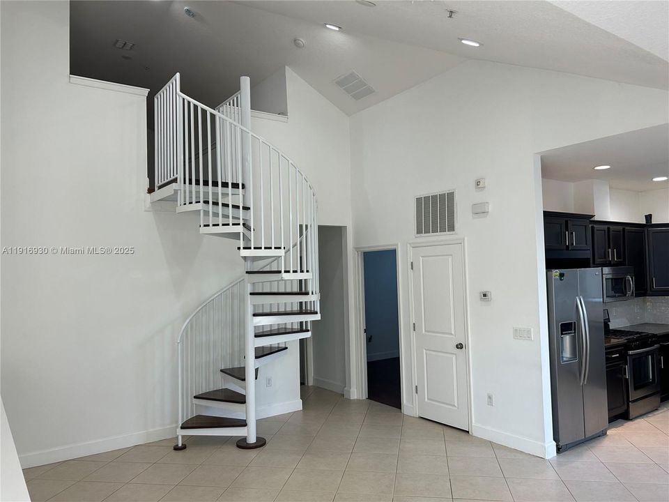 For Rent: $3,000 (2 beds, 2 baths, 1123 Square Feet)