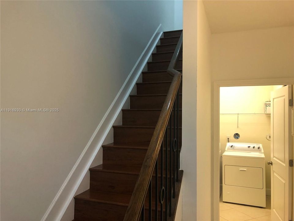 For Rent: $3,000 (2 beds, 2 baths, 1123 Square Feet)