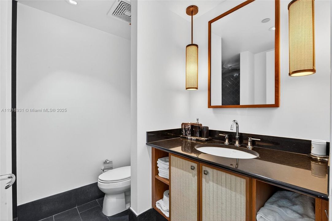 待售: $3,100,000 (2 贝兹, 2 浴室, 1213 平方英尺)