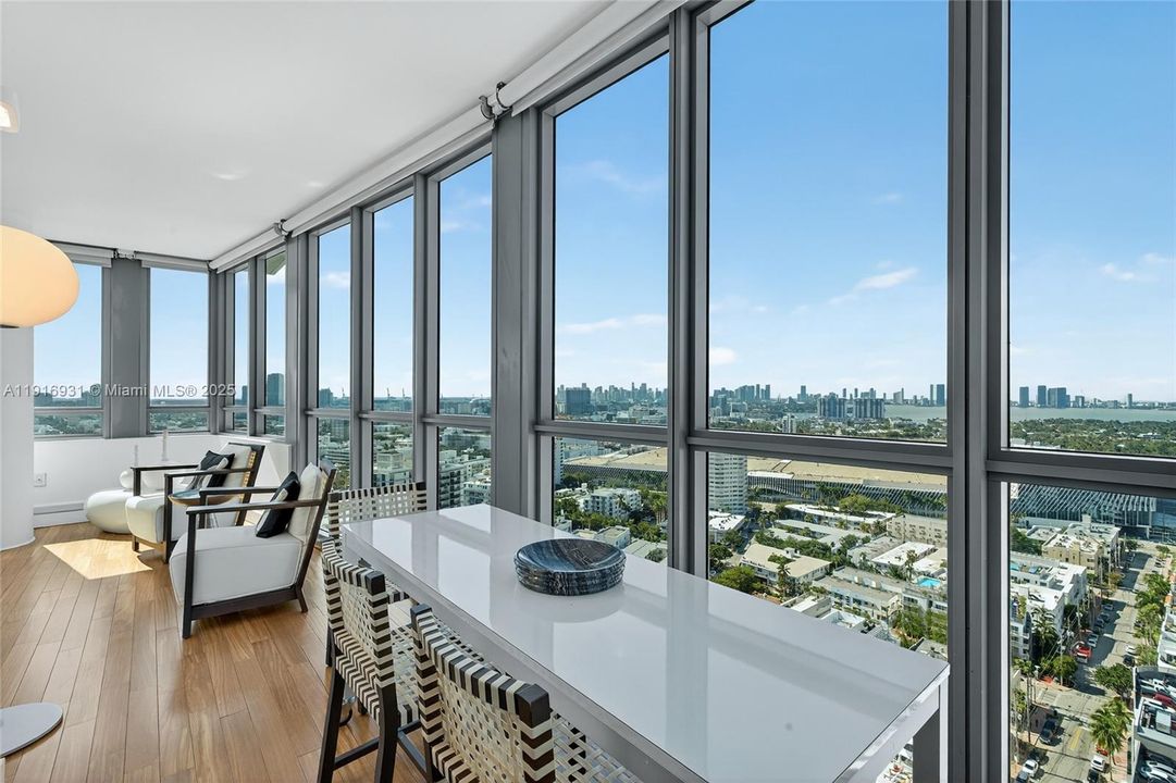 待售: $3,100,000 (2 贝兹, 2 浴室, 1213 平方英尺)