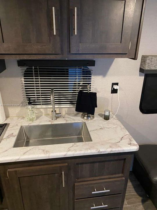 В аренду: $1,000 (1 спален, 1 ванн, 1545 Квадратных фут)