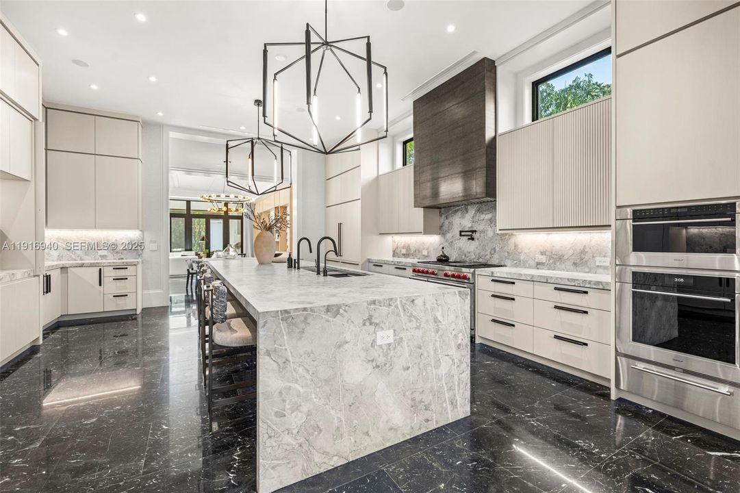 For Sale: $16,400,000 (7 beds, 6 baths, 10393 Square Feet)