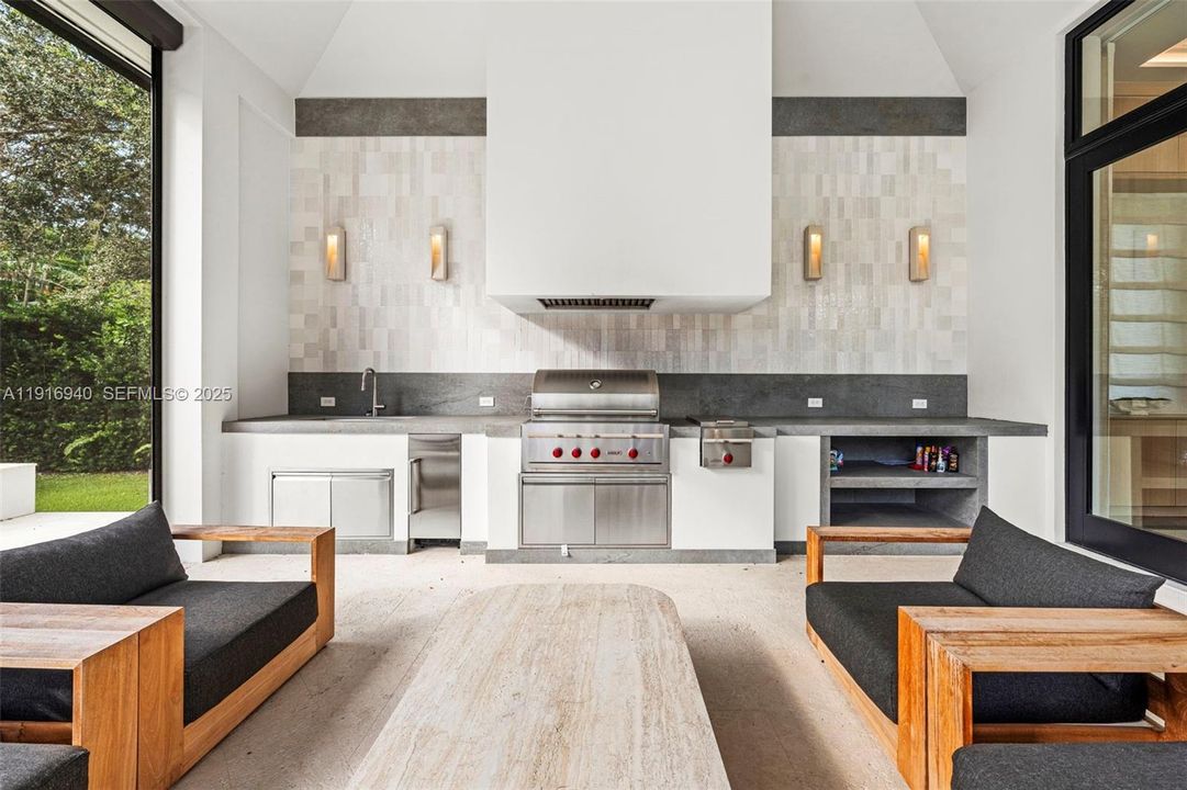 For Sale: $16,400,000 (7 beds, 6 baths, 10393 Square Feet)