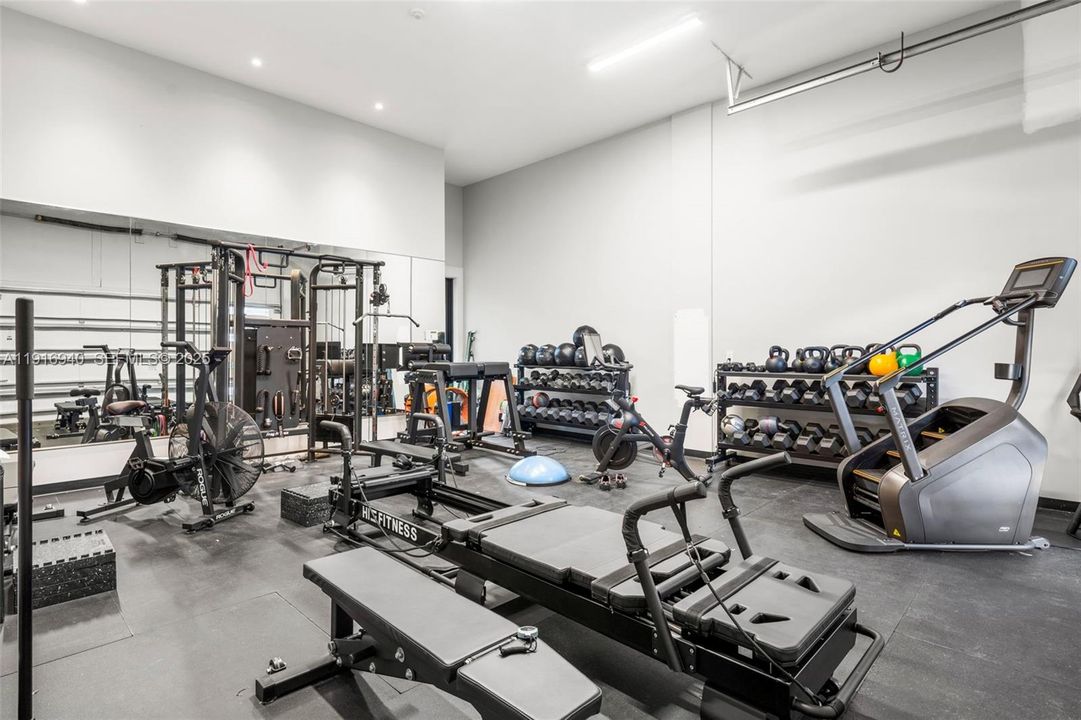 For Sale: $16,400,000 (7 beds, 6 baths, 10393 Square Feet)