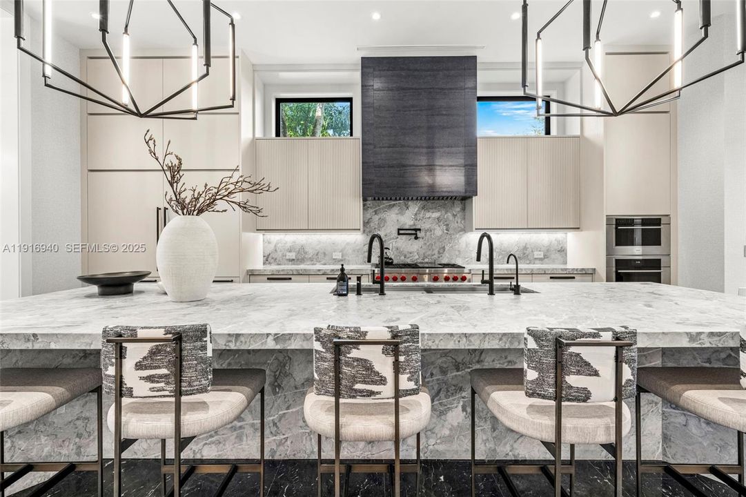 For Sale: $16,400,000 (7 beds, 6 baths, 10393 Square Feet)