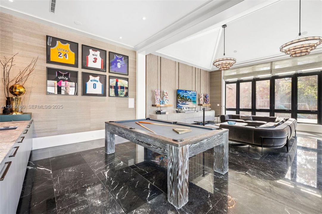 For Sale: $16,400,000 (7 beds, 6 baths, 10393 Square Feet)