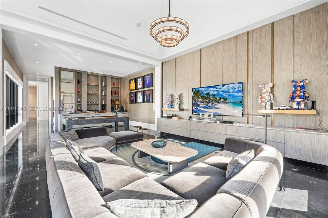 For Sale: $16,400,000 (7 beds, 6 baths, 10393 Square Feet)