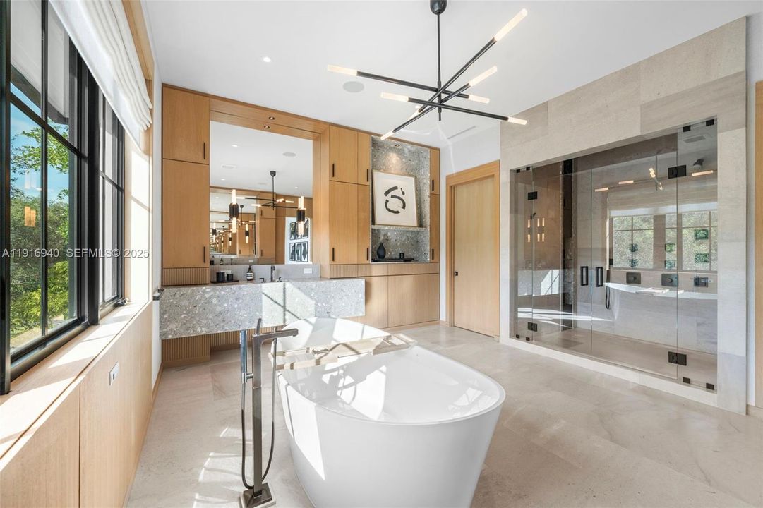 For Sale: $16,400,000 (7 beds, 6 baths, 10393 Square Feet)