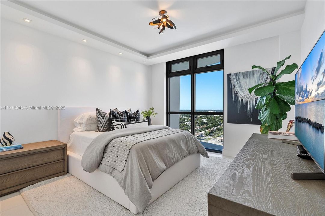 合同活跃: $1,200,000 (2 贝兹, 2 浴室, 1962 平方英尺)