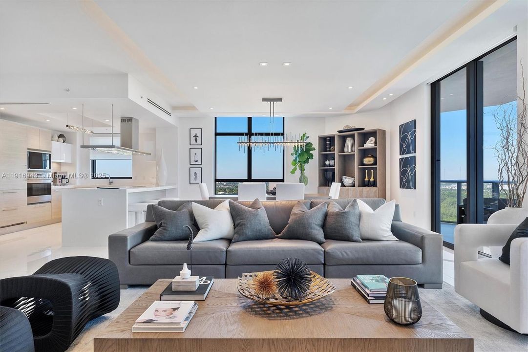 合同活跃: $1,200,000 (2 贝兹, 2 浴室, 1962 平方英尺)