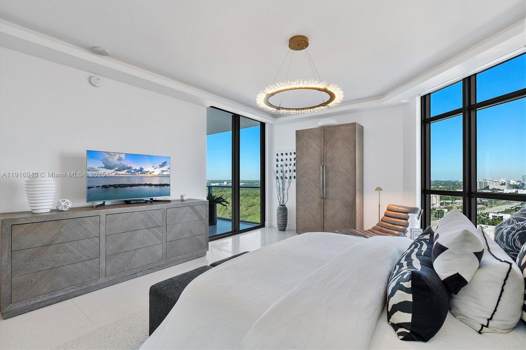 合同活跃: $1,200,000 (2 贝兹, 2 浴室, 1962 平方英尺)