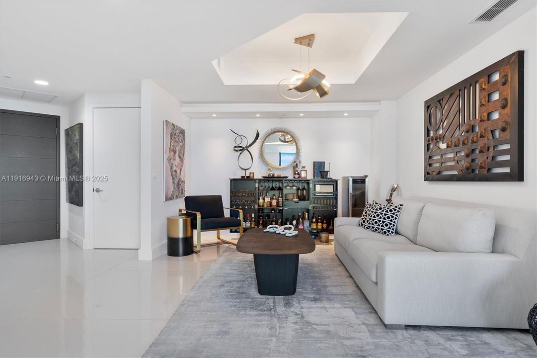 合同活跃: $1,200,000 (2 贝兹, 2 浴室, 1962 平方英尺)