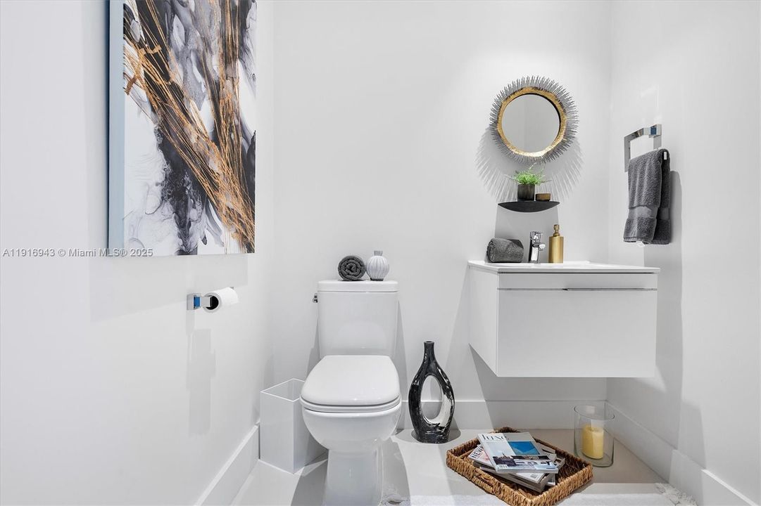 合同活跃: $1,200,000 (2 贝兹, 2 浴室, 1962 平方英尺)