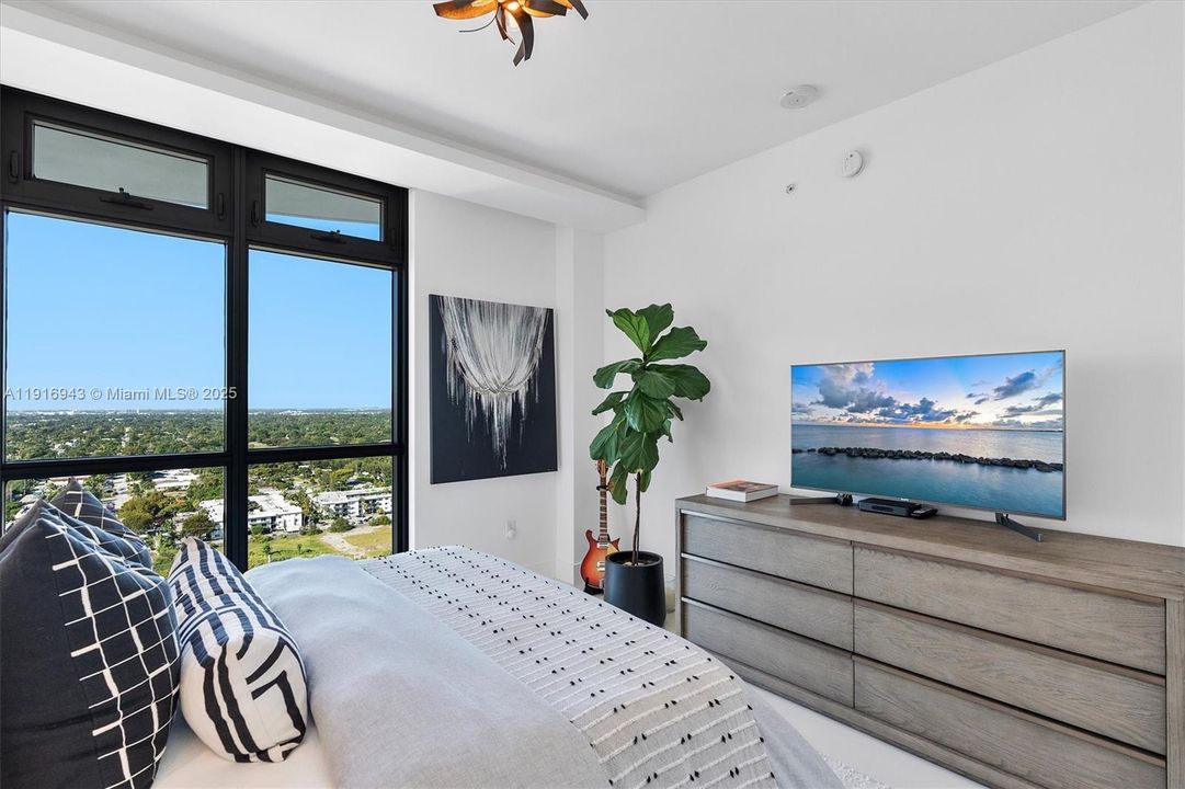 合同活跃: $1,200,000 (2 贝兹, 2 浴室, 1962 平方英尺)