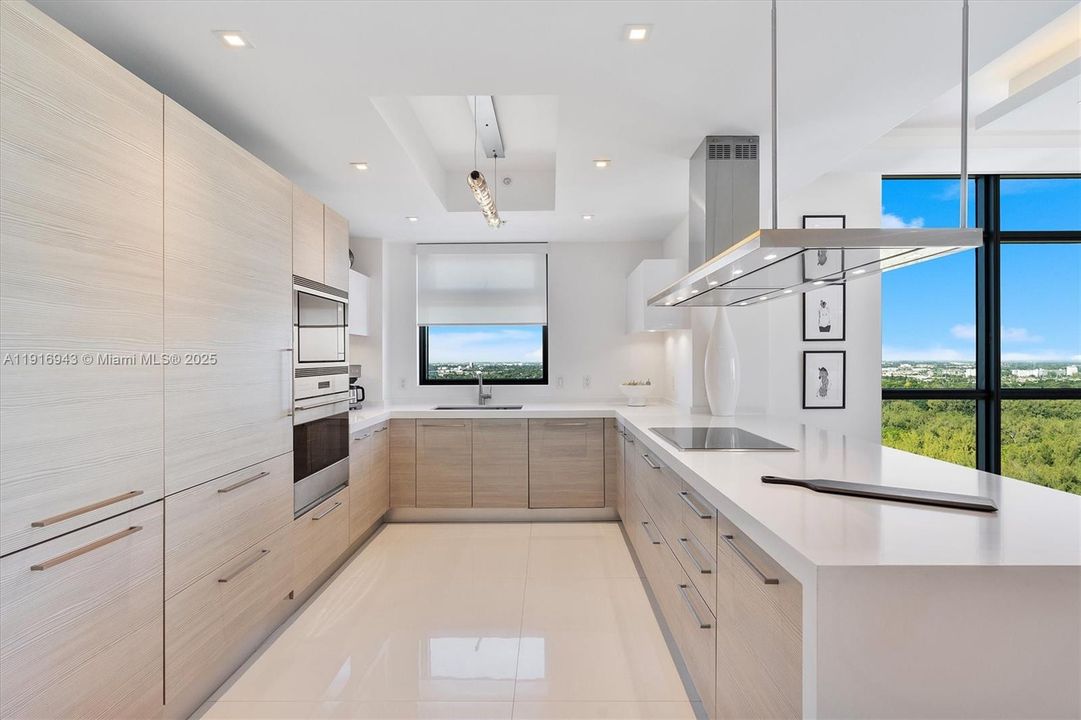 合同活跃: $1,200,000 (2 贝兹, 2 浴室, 1962 平方英尺)