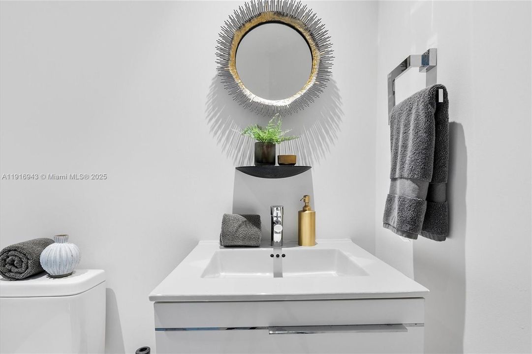 合同活跃: $1,200,000 (2 贝兹, 2 浴室, 1962 平方英尺)