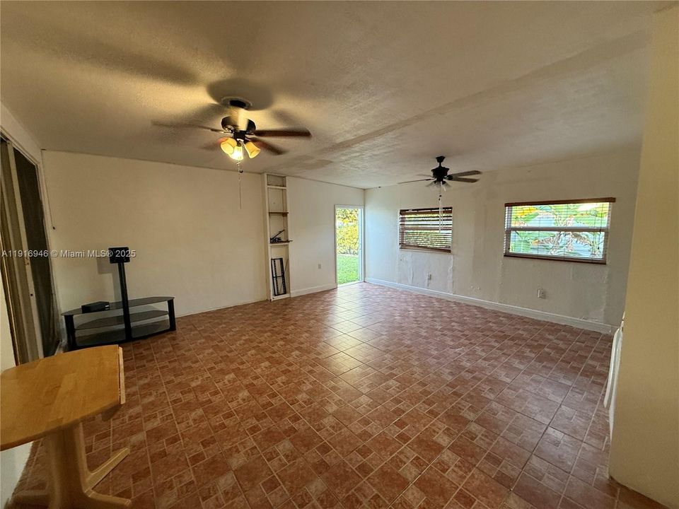 На продажу: $790,000 (4 спален, 2 ванн, 2273 Квадратных фут)