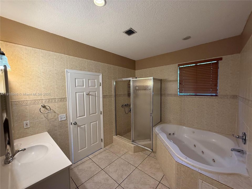 На продажу: $790,000 (4 спален, 2 ванн, 2273 Квадратных фут)