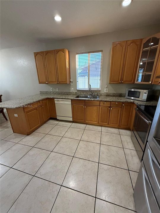 На продажу: $790,000 (4 спален, 2 ванн, 2273 Квадратных фут)