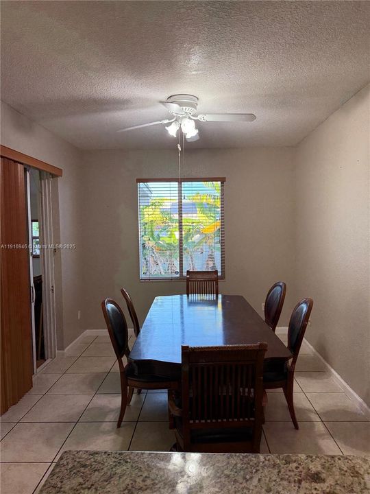 На продажу: $790,000 (4 спален, 2 ванн, 2273 Квадратных фут)