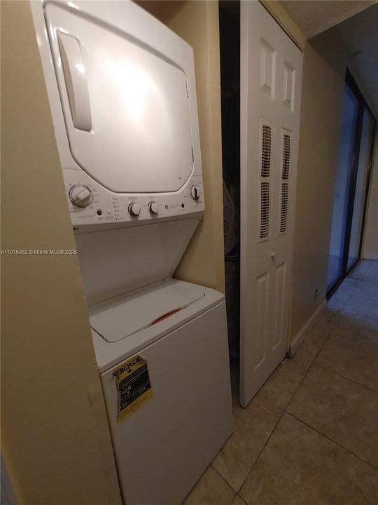 For Rent: $1,700 (2 beds, 2 baths, 890 Square Feet)