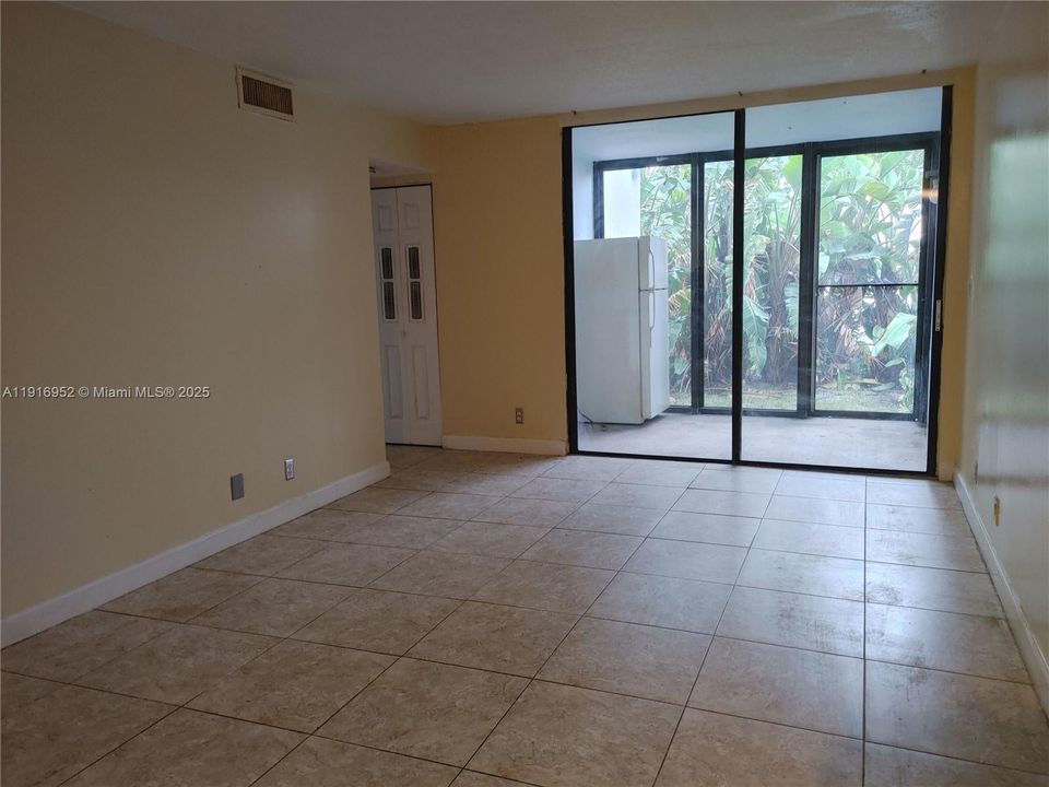 For Rent: $1,700 (2 beds, 2 baths, 890 Square Feet)