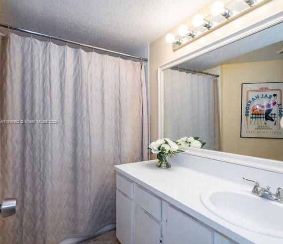 For Rent: $1,700 (2 beds, 2 baths, 890 Square Feet)