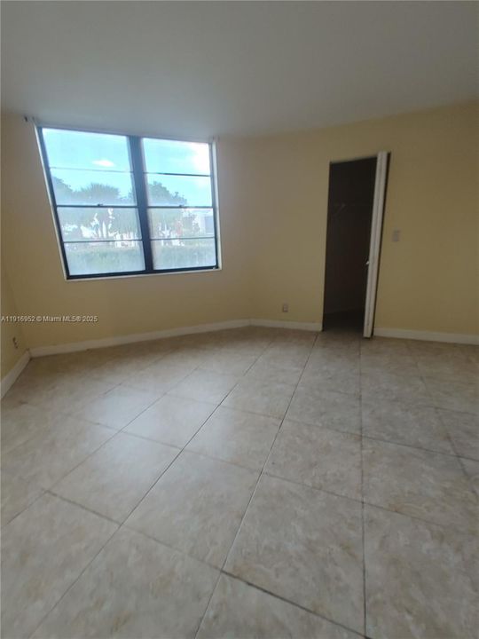 For Rent: $1,700 (2 beds, 2 baths, 890 Square Feet)