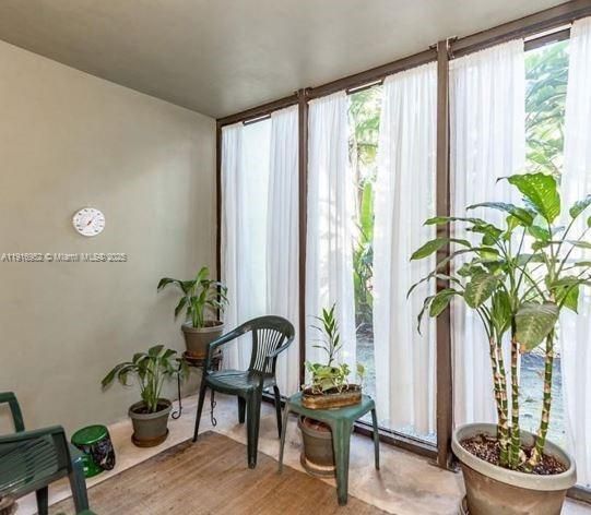 For Rent: $1,700 (2 beds, 2 baths, 890 Square Feet)