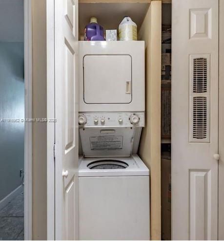 For Rent: $1,700 (2 beds, 2 baths, 890 Square Feet)