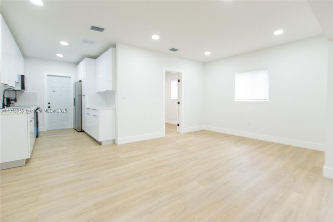 Active With Contract: $475,000 (3 beds, 2 baths, 1123 Square Feet)