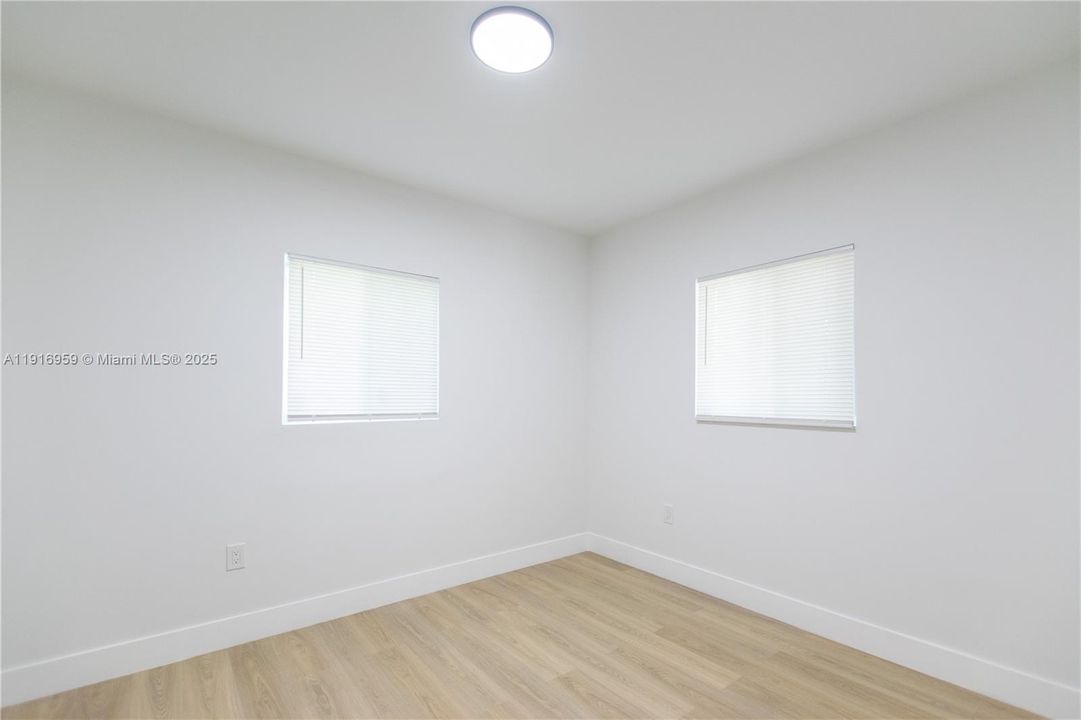 Active With Contract: $475,000 (3 beds, 2 baths, 1123 Square Feet)