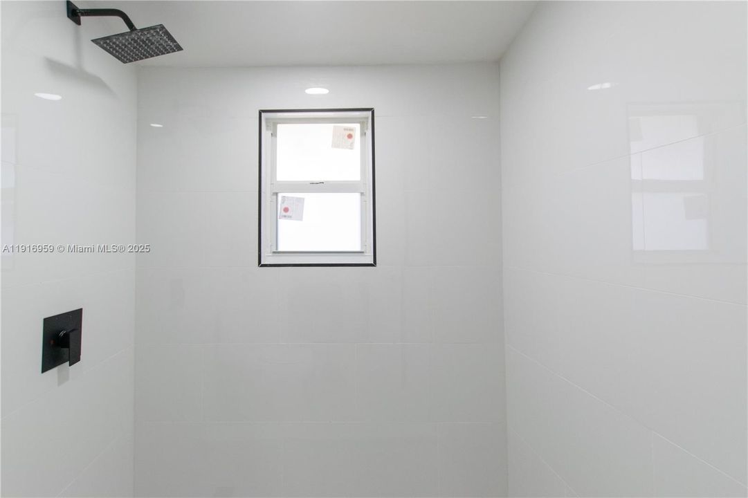 Active With Contract: $475,000 (3 beds, 2 baths, 1123 Square Feet)