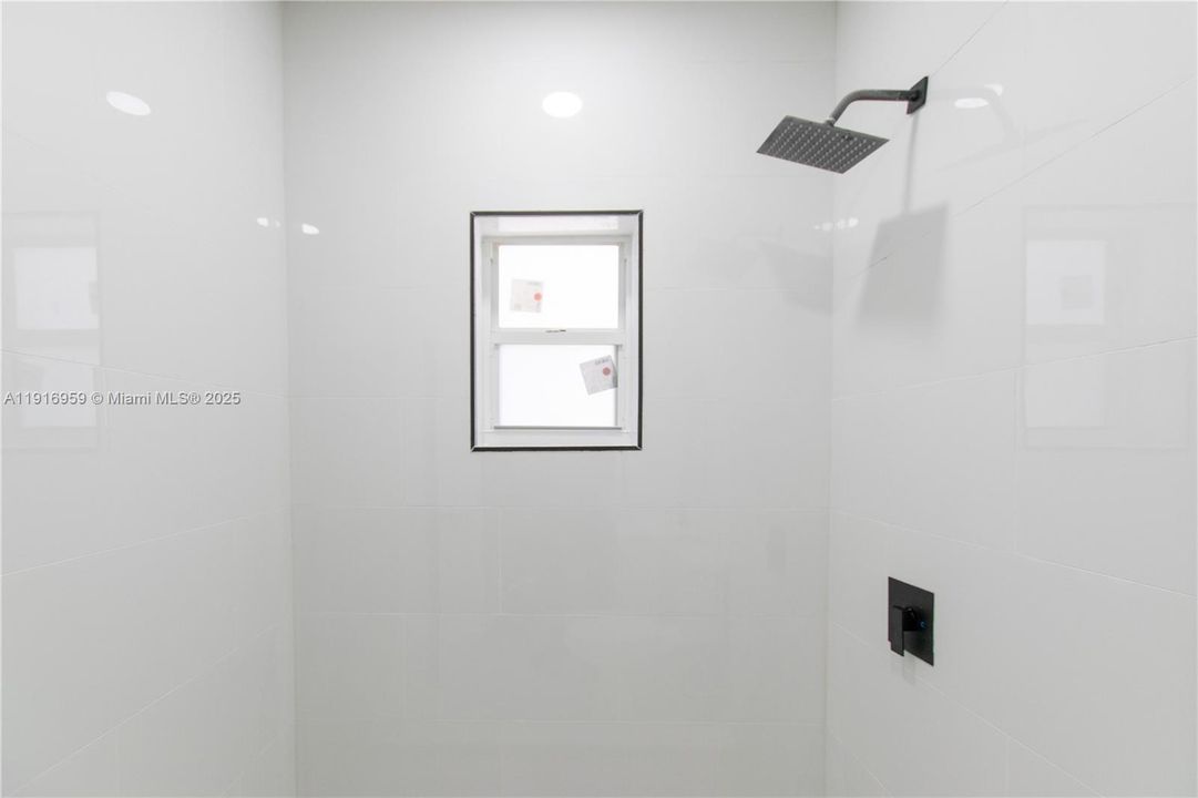 Active With Contract: $475,000 (3 beds, 2 baths, 1123 Square Feet)