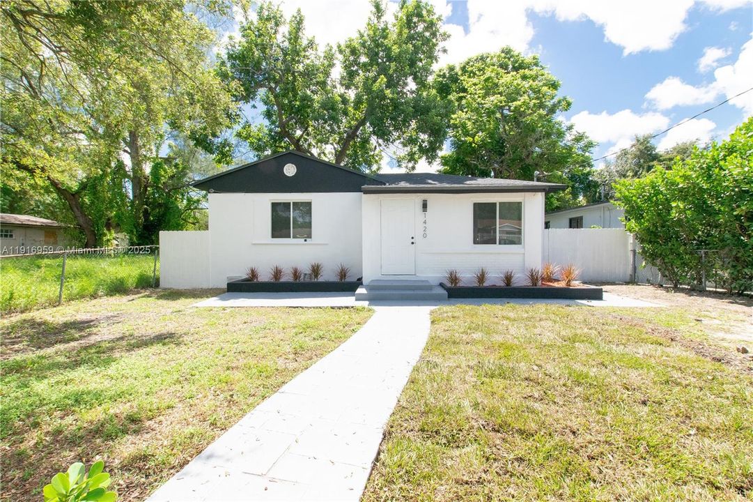 Active With Contract: $475,000 (3 beds, 2 baths, 1123 Square Feet)