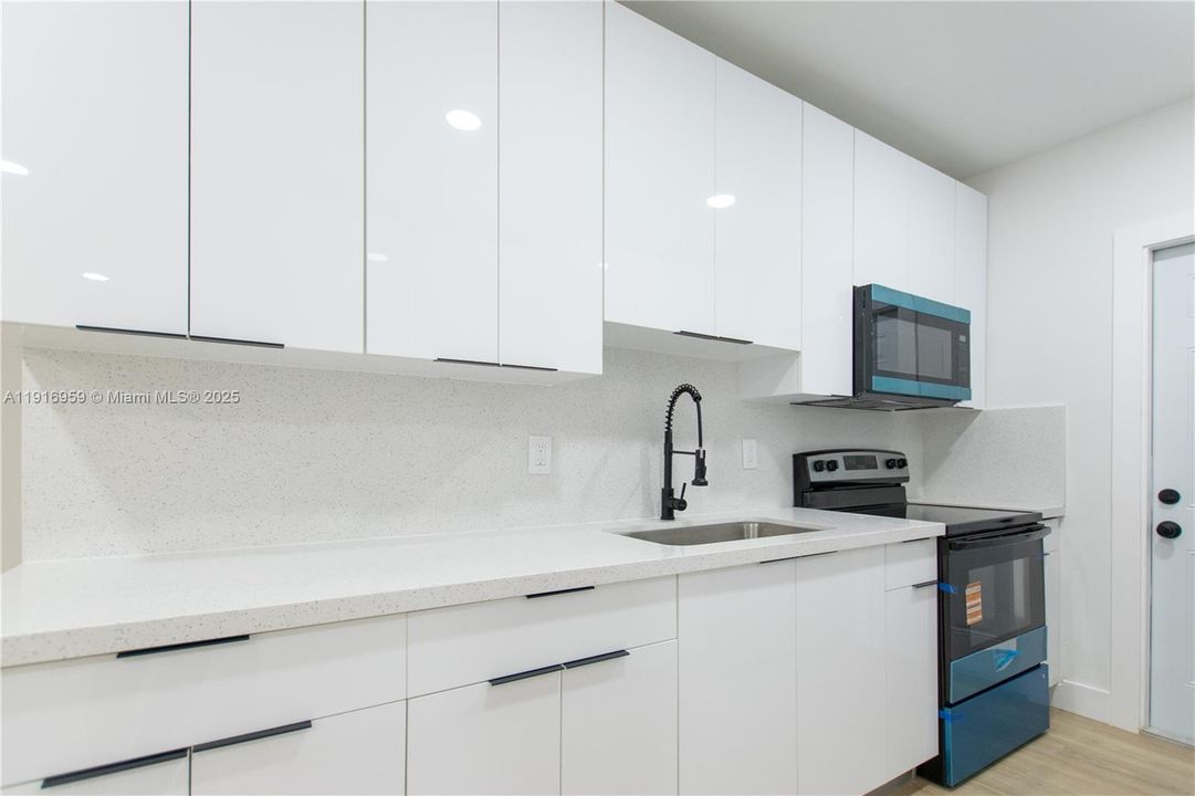 Active With Contract: $475,000 (3 beds, 2 baths, 1123 Square Feet)