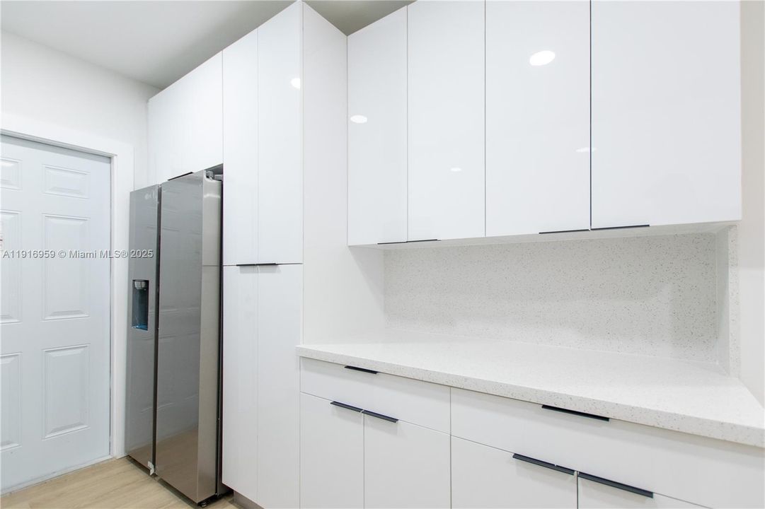 Active With Contract: $475,000 (3 beds, 2 baths, 1123 Square Feet)