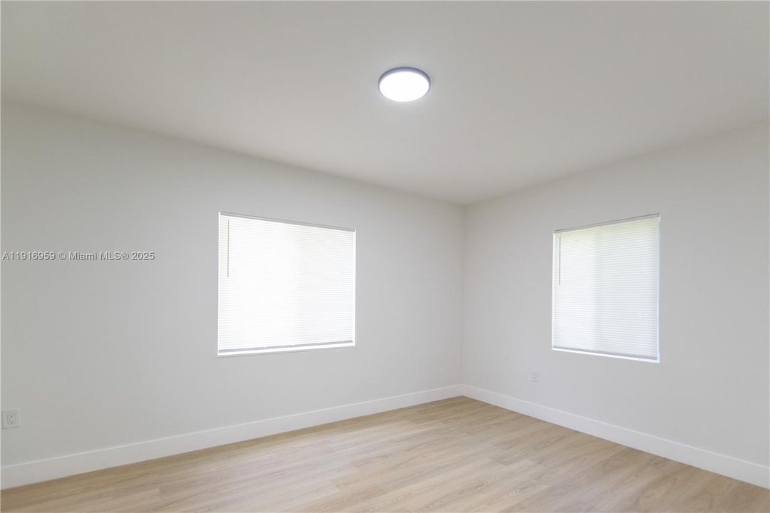 Active With Contract: $475,000 (3 beds, 2 baths, 1123 Square Feet)