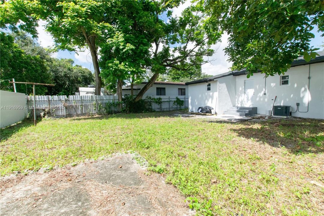 Active With Contract: $475,000 (3 beds, 2 baths, 1123 Square Feet)