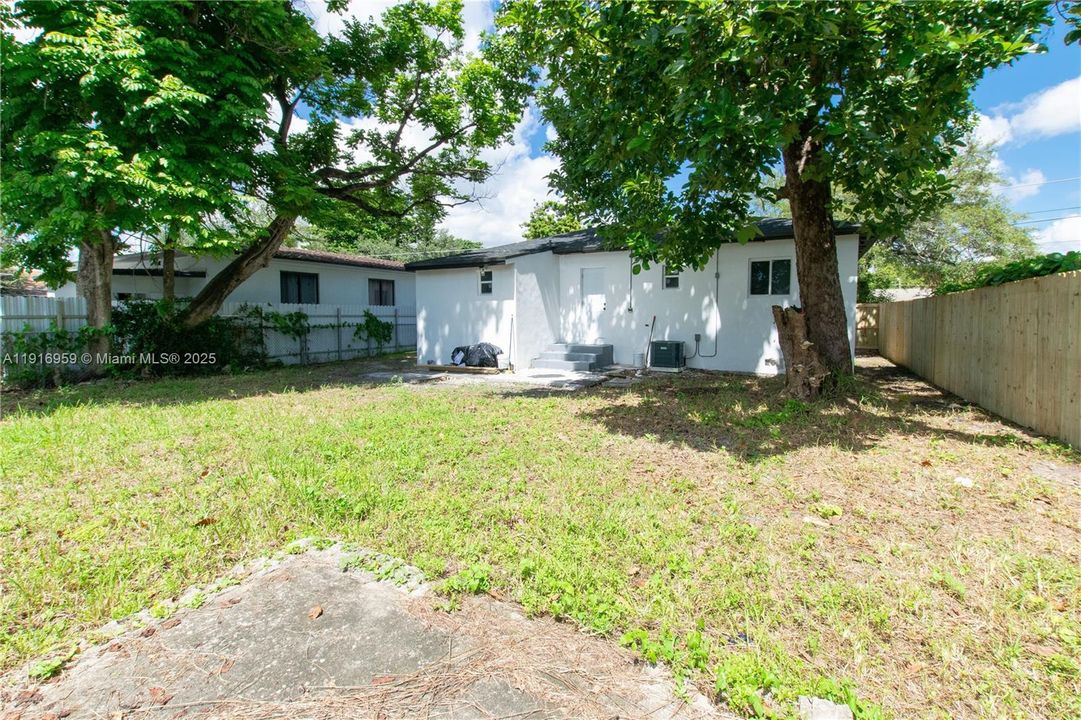 Active With Contract: $475,000 (3 beds, 2 baths, 1123 Square Feet)