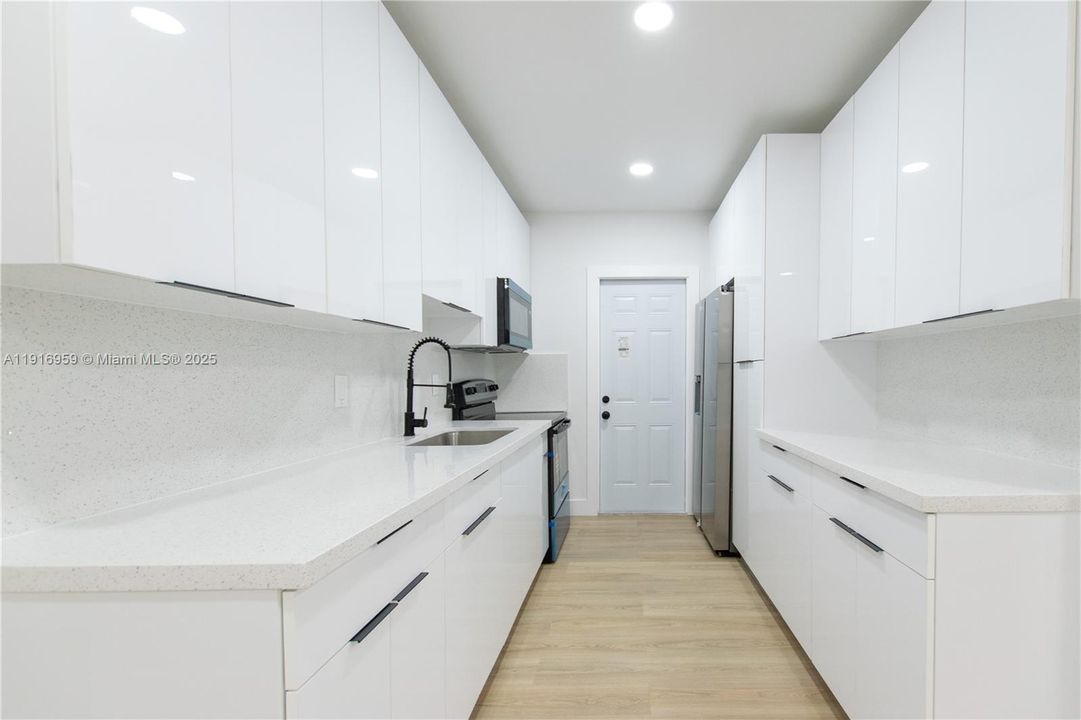 Active With Contract: $475,000 (3 beds, 2 baths, 1123 Square Feet)