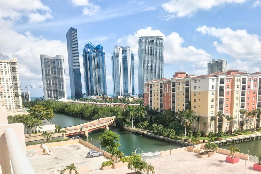 For Sale: $375,000 (2 beds, 2 baths, 1087 Square Feet)