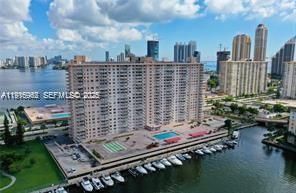 For Sale: $375,000 (2 beds, 2 baths, 1087 Square Feet)